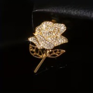 BROSZKA PRZYPINKA PIN PINETS AGRAFKA RÓŻA RÓŻĄ ELEGANCKA Z CYRKONIĄ kwiat
