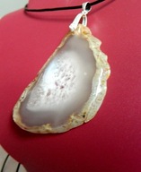 Jasnoszary agat z kryształem, duży nieregularny kamień - wisior