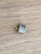 Tranzystor n-MOS KF520, duża rezystancja bramki