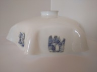 Delikatna iluminacja domowa tradycyjna ciepła atmosfera spod klosza