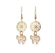 Delikatne kolczyki z celebrytką i kotem, białe