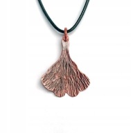 Miłorząb japoński - wisiorek z czystej miedzi.