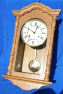 zgrabny ZEGAR MECHANICZNY NAKRĘCANY wiszący HERMLE sygnowany