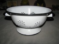 Durszlak emaliowany bez uszkodzeń stan bdb PRL