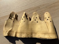 Płat skórzany perforowany do fasunku hełmu niemieckiego z taśmą filcową