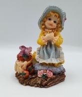 KLĘCZĄCA i błagająca dziewczyna z koszykiem JABŁEK