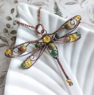 Miedziany naszyjnik z ważką i kamieniami naturalnymi, biżuteria handmade
