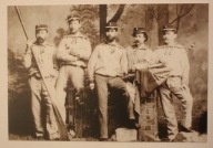 Członkowie Warszawskiego Towarzystwa Wioślarskiego w pier. mundurach, 1884