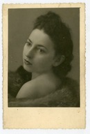 NOWY SĄCZ - PORTRET KOBIETY W ATELIE