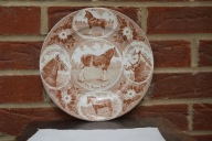 Konie pociągowe na talerzu.