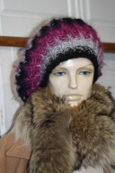 CZAPKA beret z pomponem RĘKODZIEŁO moher fuksja czarny