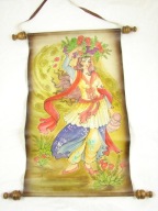 KOBIETA Z DZBANEM OZDOBNA ZAWIESZKA 26X46 CM