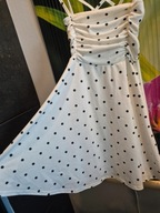 Prettylittlething Biała Sukienka w Groszki – Rozkloszowana – Rozmiar 36 / S