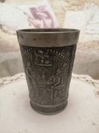 Cynowa szklanka, kufel że scenka