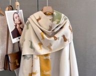 Piękny duży ciepły szal w piękne jamniki albo kocyk 180cmx68cm