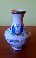 Porcelana Stołowa Wałbrzych - mały wazonik z pięknym wzorem regionalnym