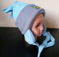 Polarowa, błękitna czapka z nausznikami i pomponem