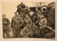 ŻOŁNIERZE, WOJSKOWI - WOJSKO, AUTO WOJSKOWE - CIEKAWE MAŁE ZDJĘCIE