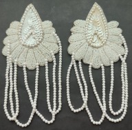 Ozdobne naramienniki do starej damskiej sukni