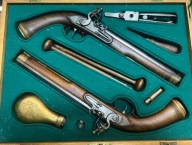 Zestaw pojedynkowych pistoletów skałkowych