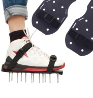 Aerator sandałowy z kolcami – zdrowy i żyzny ogród zdrowa gleba do upraw