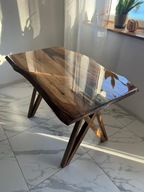 Stół dębowy z żywicy epoksydowej