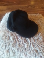 Czapka z daszkiem CZARNA bejsbolówka KASZKIETÓWKA