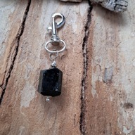 Breloczek zawieszka brelok czarny turmalin krystaliczny duża bryłka