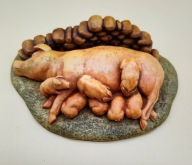 ŚWINIA maciorka z prosiętami ciekawa figurka SYGNO