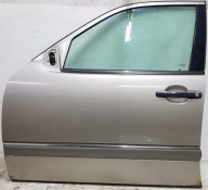 MERCEDES E-KLASA W210 SEDAN DRZWI LEWE PRZÓD PRZEDNIE KOD LAK: 702
