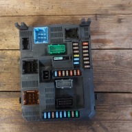 MODUŁ BSI SKRZYNKA BEZPIECZNIEKÓW PEUGEOT T9 308 II 9807054180 N04