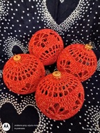 Bombki szydełkowe ok. 11-12 cm czerwone ze złotą nitką
