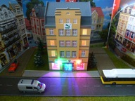 Dom Miejski PUMA z Obrotowymi Drzwiami Oświetlony Ledami w skali H0