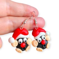 KOLCZYKI Z MODELINY Świąteczny Krecik z Czapką Mikołaja