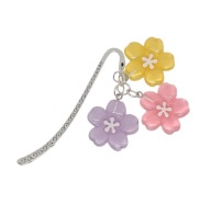 Zakładka do książki z kwiatami wiśni