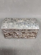 Piękna metalowa szkatułka z ornamentami / kuferek