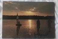 Zachód słońca nad jeziorem - pocztówka z 1976 r