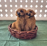 Figurka- dwa pieski w koszyku