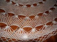 DUŻA OKRAGŁA SERWETA KORONKOWA NA KWIETNIK, ABAZUR SZYDELKO - SREDN.140 CM