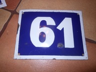EMALIOWANA WYPUKŁA TABLICZKA Z NR 61