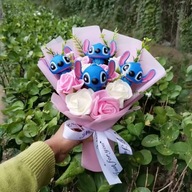 Bukiet Prezentowy Stitch – Figurki + Kwiaty Sztuczne 20 cm