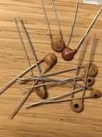 2x Kondensator ceramiczny 470 pF, M, 160 V