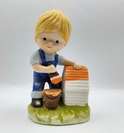 CHŁOPIEC maluje budę dla PSA rewelacyjna figurka 13 cm