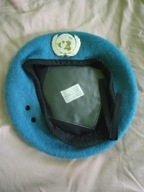 Beret z odznaką ONZ UN