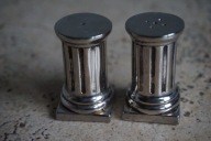 SOLNICZKA i PIEPRZNICZKA PLATERY KOMPLET KOLUMNY ANTYK VINTAGE ART DECO