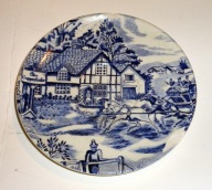 Scenka rodzajowa z dyliżansem - talerzyk porcelanowy .