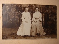 Rawa / Skierniewice - stare zdjęcie z 1905 r / kobiety na ławce, suknie