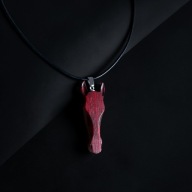 Naszyjnik koń drewno bukowe burgund ręcznie rzeźbiony skóra naturalna