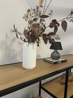 Wazon żebrowany – minimalistyczny, nowoczesny wystrój domu