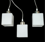 Lampa wisząca szklana biała z żarówkami